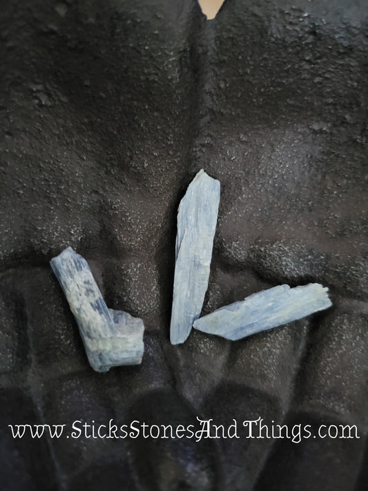 Blue Kyanite Blade rough stone 1-1.5 inches